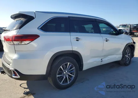 2018 Toyota Highlander Se z USA, uszkodzony, nr VIN 5TDKZRFHXJS532385